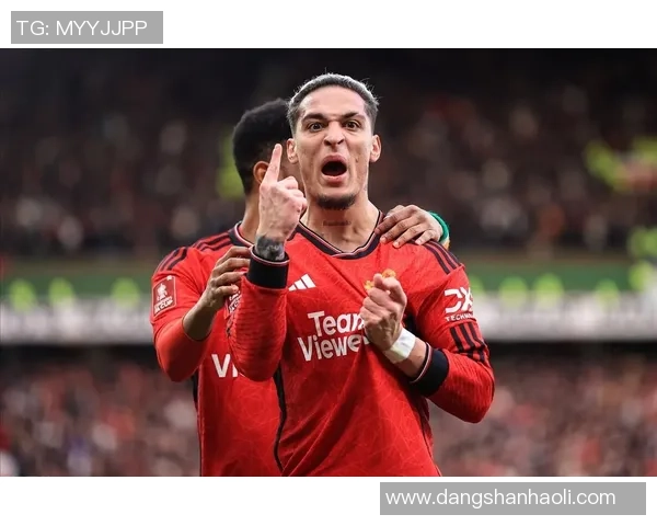 红魔的“劫富济贫”：曼联的奇特赛季轨迹与未来前瞻